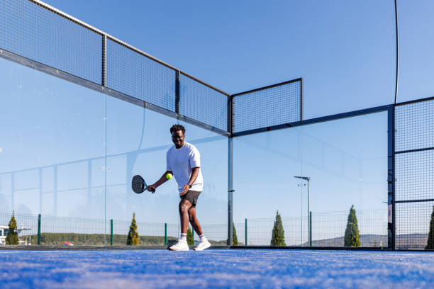 Comment adapter une construction terrain de padel à une région soumise régulièrement au gel ?